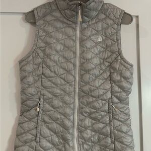 North Face Womens Vest (size Medium)- Silver- Perfect Condition